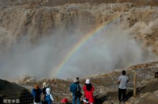 山西临汾：黄河壶口瀑布现彩虹美景