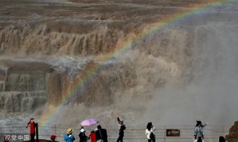 山西临汾：黄河壶口瀑布现彩虹美景