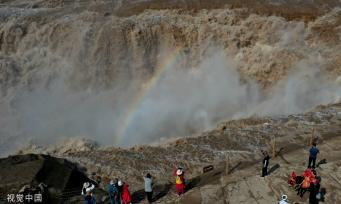 山西临汾：黄河壶口瀑布现彩虹美景