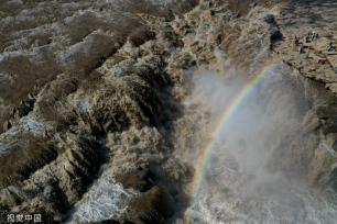 山西临汾：黄河壶口瀑布现彩虹美景