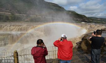 山西临汾：黄河壶口瀑布现彩虹美景