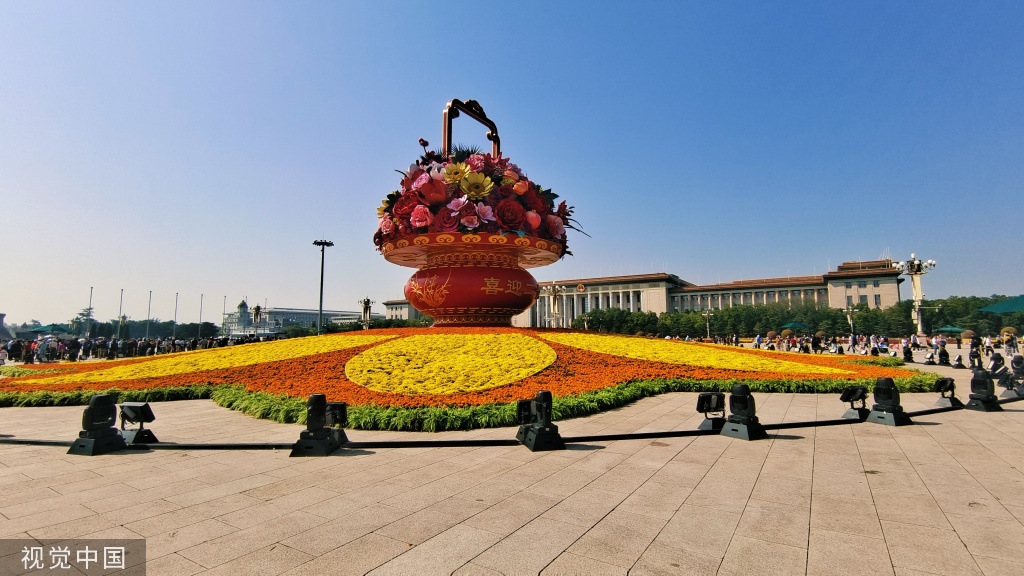 北京：天安门广场花团锦簇 盛装迎国庆