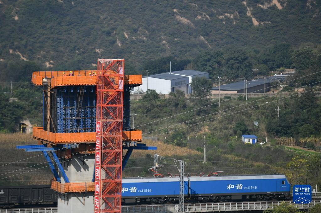 陕北革命老区首条高铁建设稳步推进