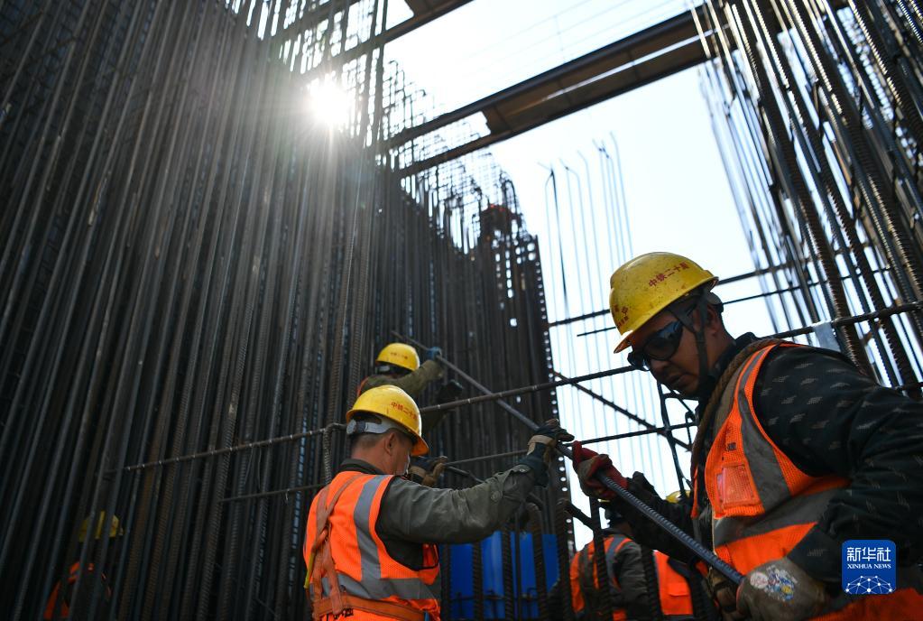 陕北革命老区首条高铁建设稳步推进