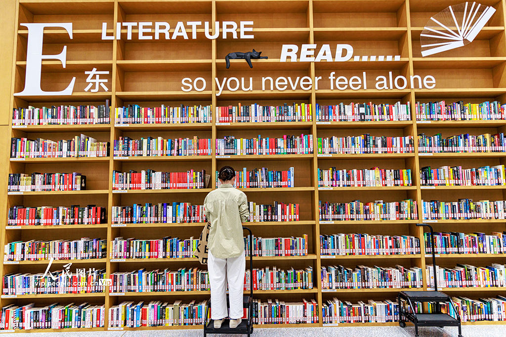 上海图书馆东馆正式开馆 成为市民新的“都市书房”