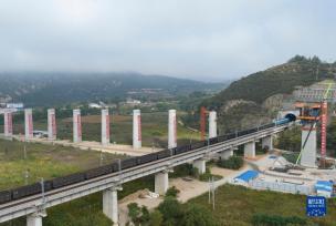 陕北革命老区首条高铁建设稳步推进