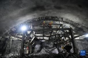 陕北革命老区首条高铁建设稳步推进