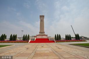 人民英雄纪念碑铺红地毯迎烈士纪念日