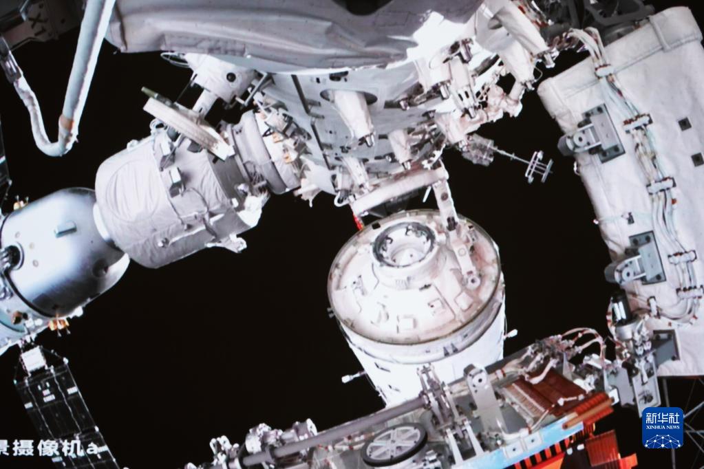 中国空间站组合体转为两舱“L”构型在轨飞行
