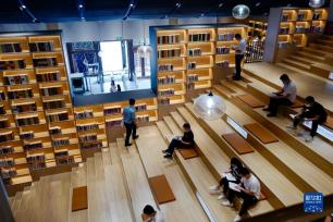 重庆江北：森林公园里的公共图书馆正式开馆　