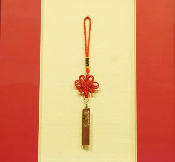 【学习小组】给习近平的这枚U盘里，藏着一个“彩蛋”｜习主席的国礼故事⑩