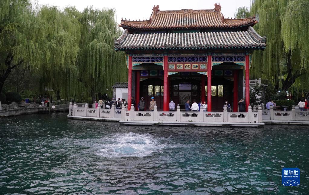 济南趵突泉地下水位突破30米