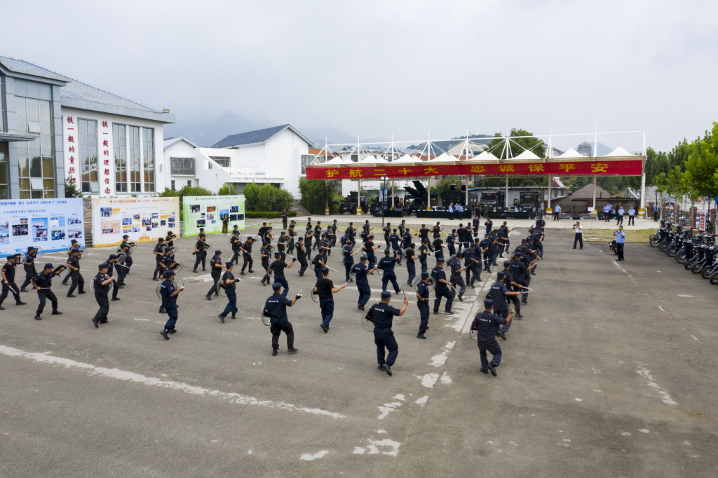 山东泰安特警护航二十大 忠诚保平安