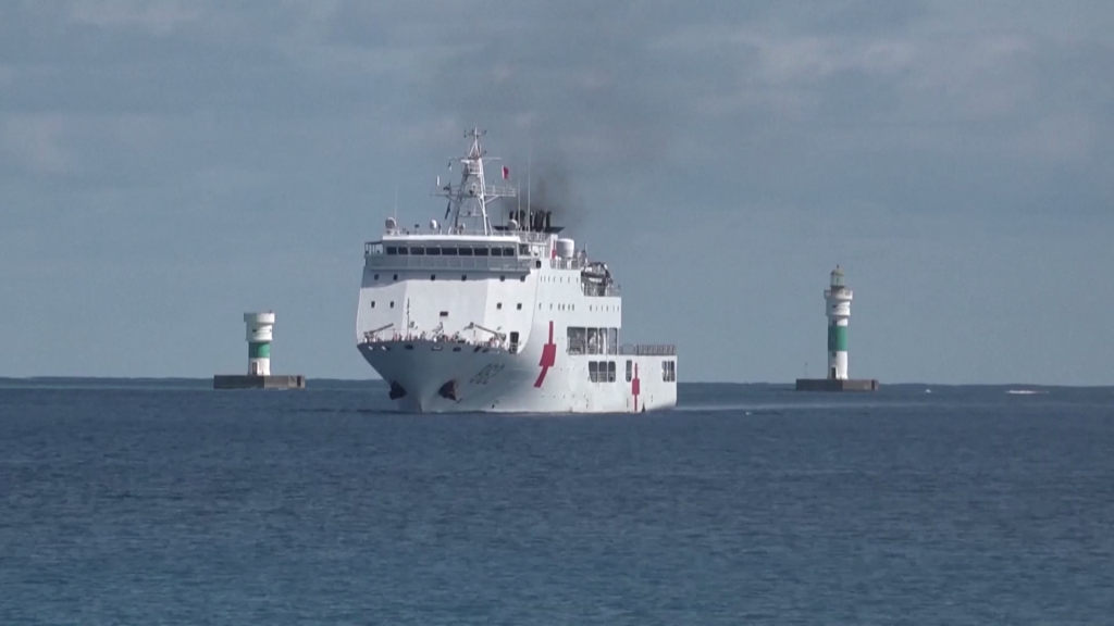 海军友好号医院船首次完成对西南沙岛礁巡诊