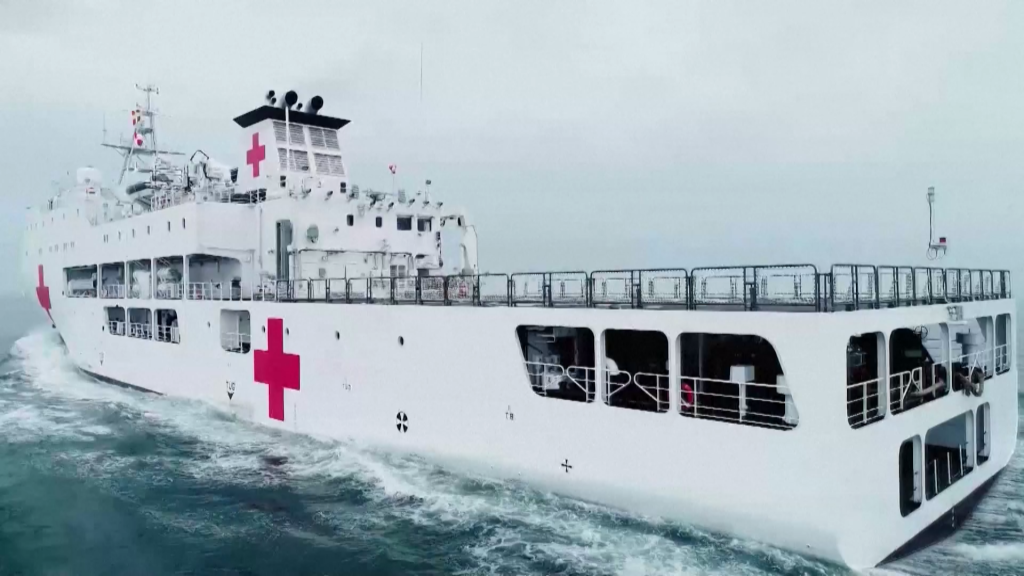 海军友好号医院船首次完成对西南沙岛礁巡诊