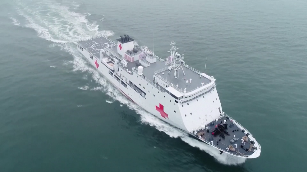 海军友好号医院船首次完成对西南沙岛礁巡诊