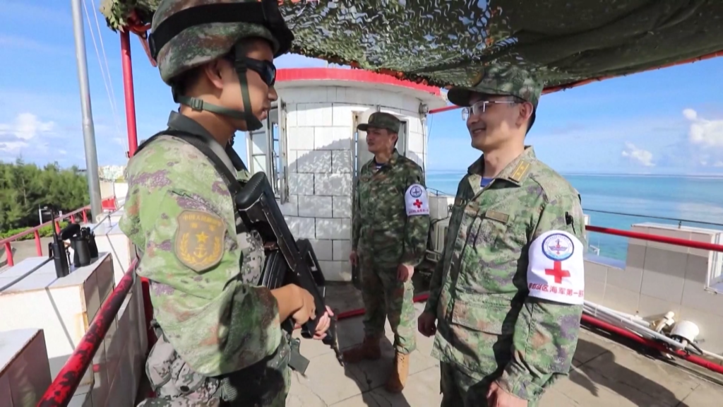 海军友好号医院船首次完成对西南沙岛礁巡诊