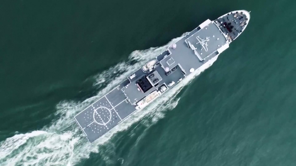 海军友好号医院船首次完成对西南沙岛礁巡诊