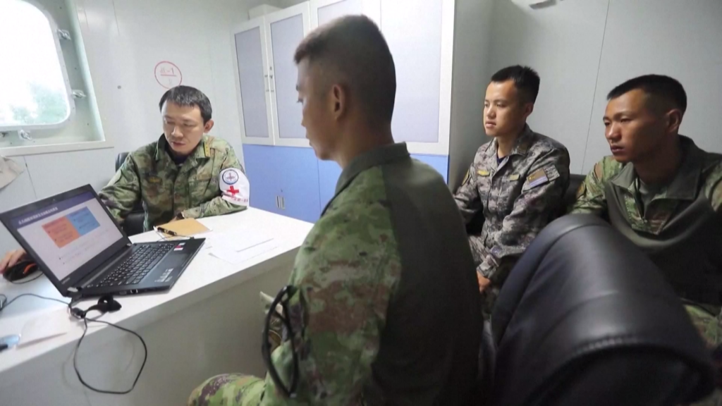 海军友好号医院船首次完成对西南沙岛礁巡诊