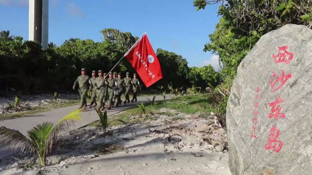 海军友好号医院船首次完成对西南沙岛礁巡诊