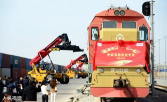 兰州：中欧首趟泥炭专列进入甘肃