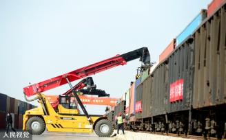 兰州：中欧首趟泥炭专列进入甘肃