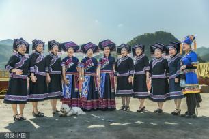 广西百色：德保村民欢聚庆丰收 展示壮家稻作“那”文化