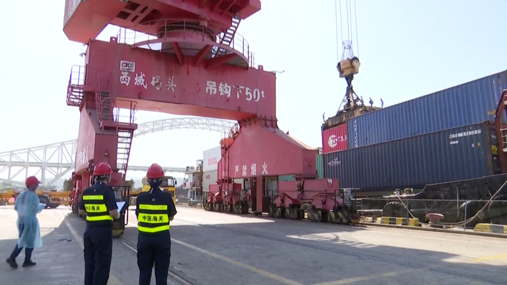 第十四届中国航展首批境外参展物资抵达珠海