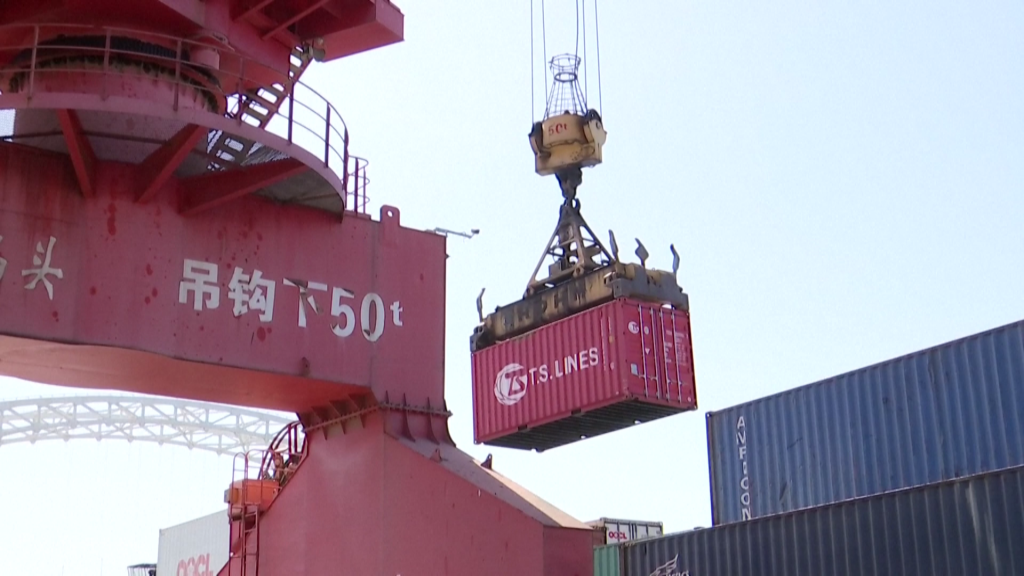 第十四届中国航展首批境外参展物资抵达珠海