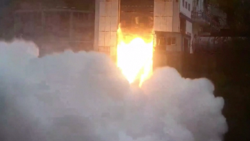 中国新一代载人运载火箭二级发动机三战三捷