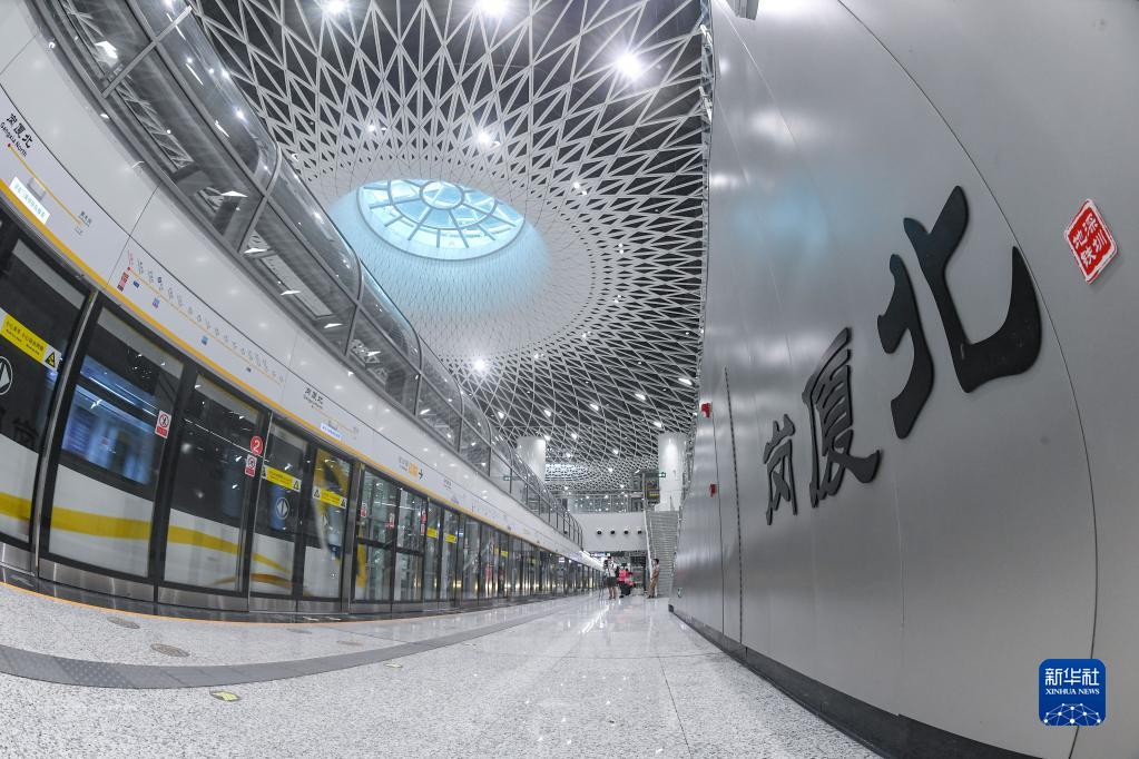 深圳地铁“两线三枢纽”开通 运营里程达483公里