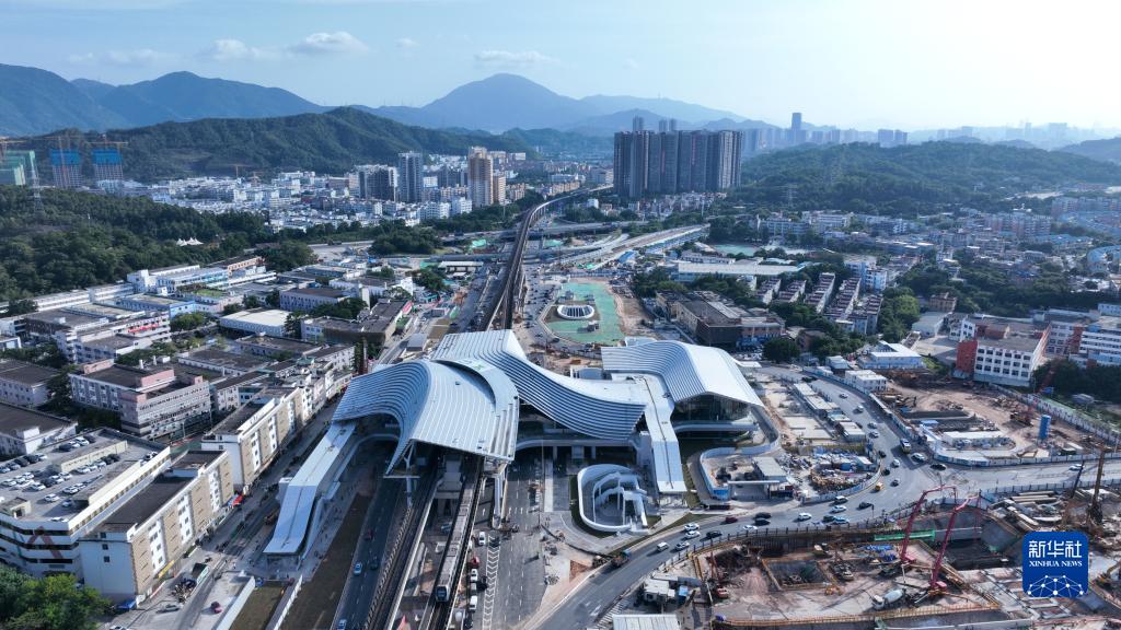 深圳地铁“两线三枢纽”开通 运营里程达483公里