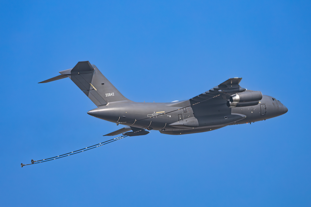 2022珠海航展观众日第三天 精彩飞行表演亮相