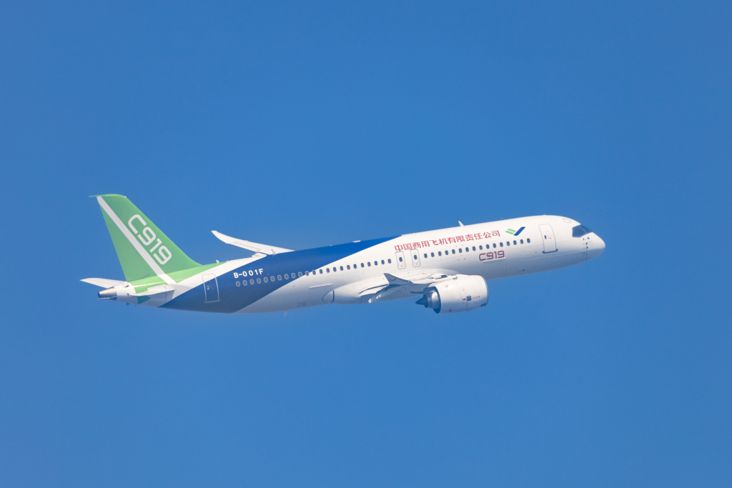 2022珠海航展观众日第三天 精彩飞行表演亮相