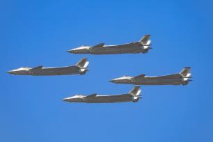 2022珠海航展观众日第三天 精彩飞行表演亮相