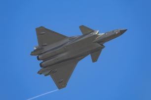 2022珠海航展观众日第三天 精彩飞行表演亮相