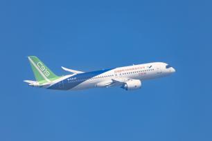 2022珠海航展观众日第三天 精彩飞行表演亮相