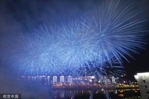 张家界绚丽焰火助阵首届湖南旅游发展大会