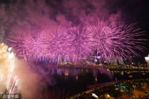 张家界绚丽焰火助阵首届湖南旅游发展大会