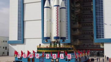 神舟十五号船箭组合体完成转运 将择机发射