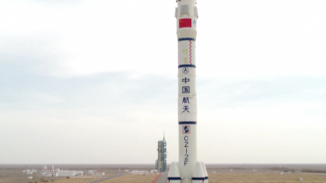 神舟十五号船箭组合体完成转运 将择机发射