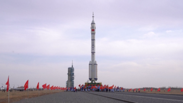 神舟十五号船箭组合体完成转运 将择机发射