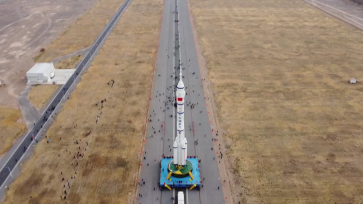 神舟十五号船箭组合体完成转运 将择机发射