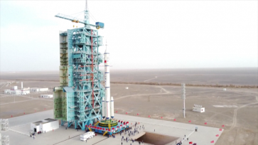 神舟十五号船箭组合体完成转运 将择机发射