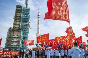 神舟十五号船箭组合体完成转运 将择机发射