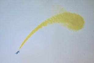 南昌飞行大会：多国飞行队空中进行拉烟表演