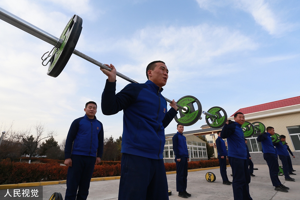甘肃崆峒：消防大队开展冬季练兵