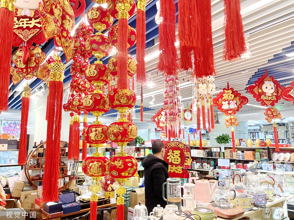 北京：兔年新春饰品上市 摆放店内显眼位置