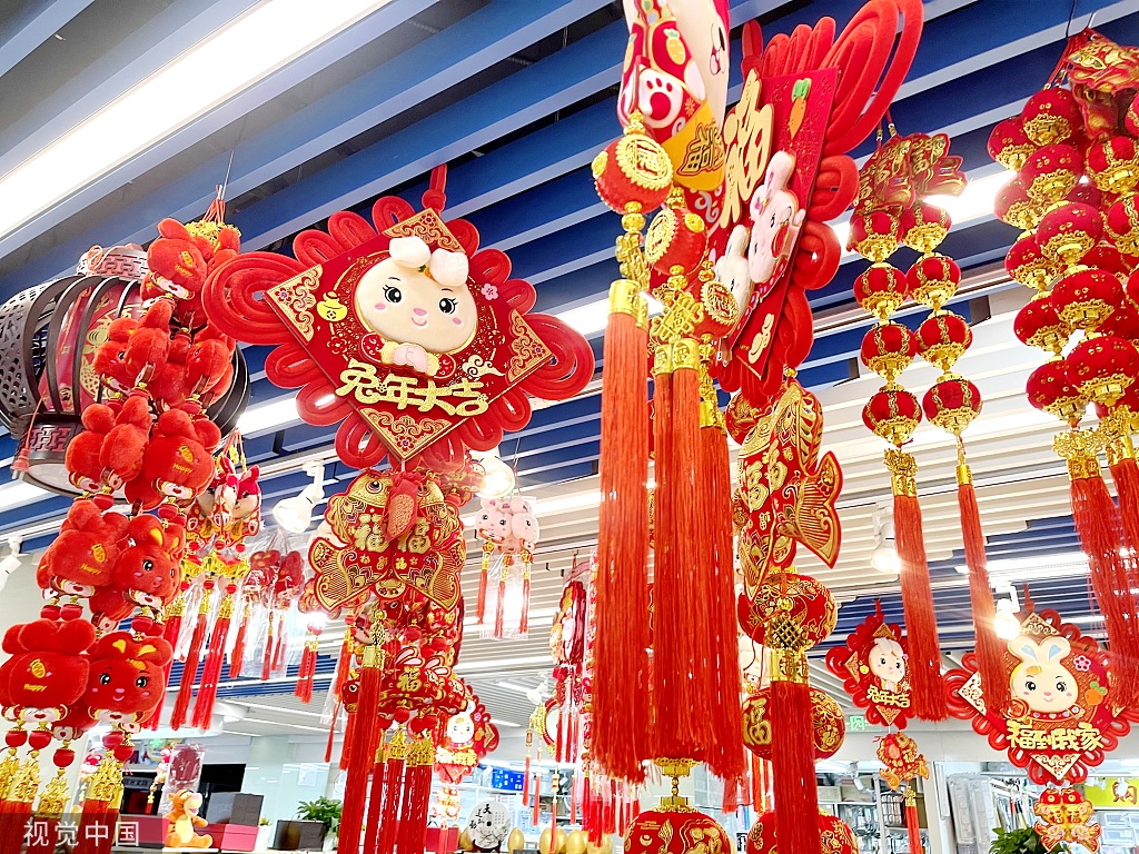 北京：兔年新春饰品上市 摆放店内显眼位置