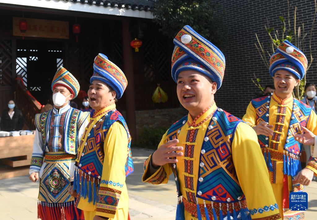 广西河池：多彩风情引客来